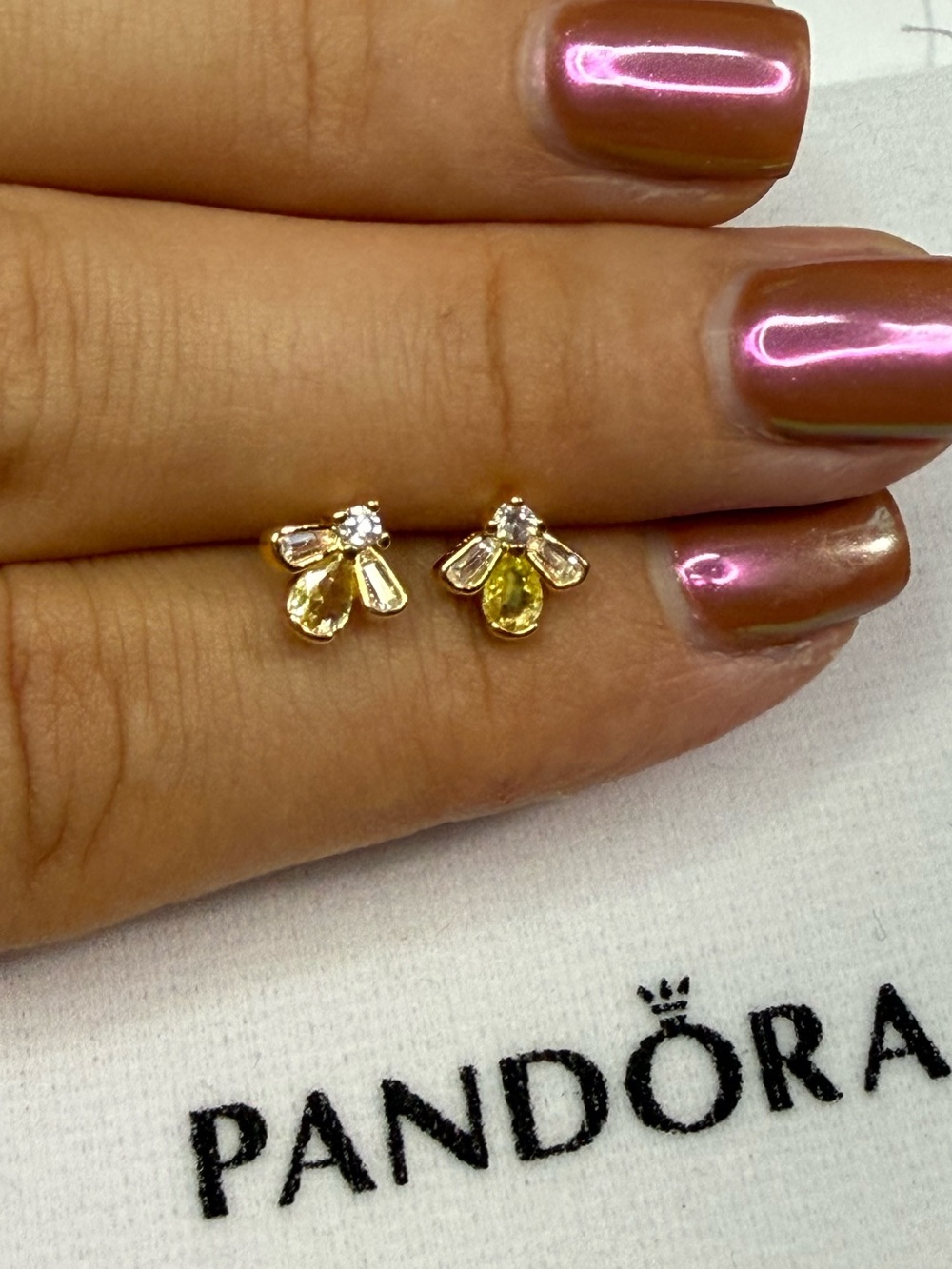 Pandora Honey Bee Stud Earrings
14k gold plating WITHOUT BAG!!!!